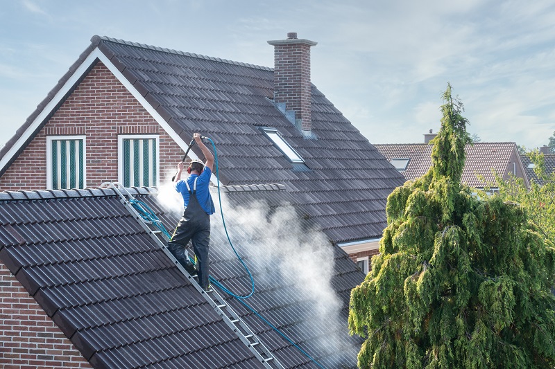 Comment le climat de Saint Martin affecte-t-il l’entretien nécessaire pour votre toiture ?